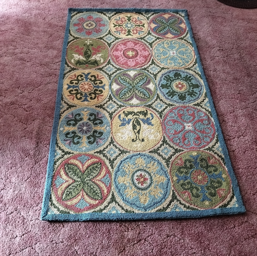 Mosaic Stepping Stone 3' by 5' Rug, never used